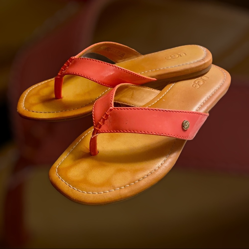 UGG tuolumne Sandals Excellent Condition